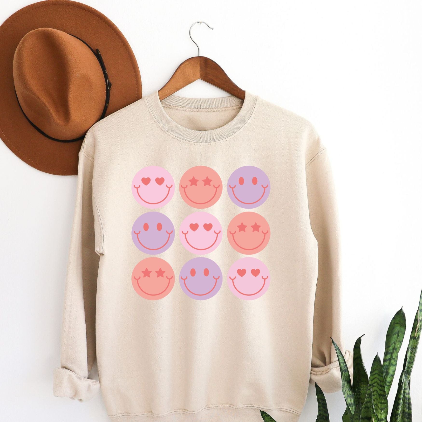 Smiley Grid Crewneck Sweatshirt, Womenswear Valentine's Day Soft Printed Sweatshirt, Cozy Love Day Oversized Top