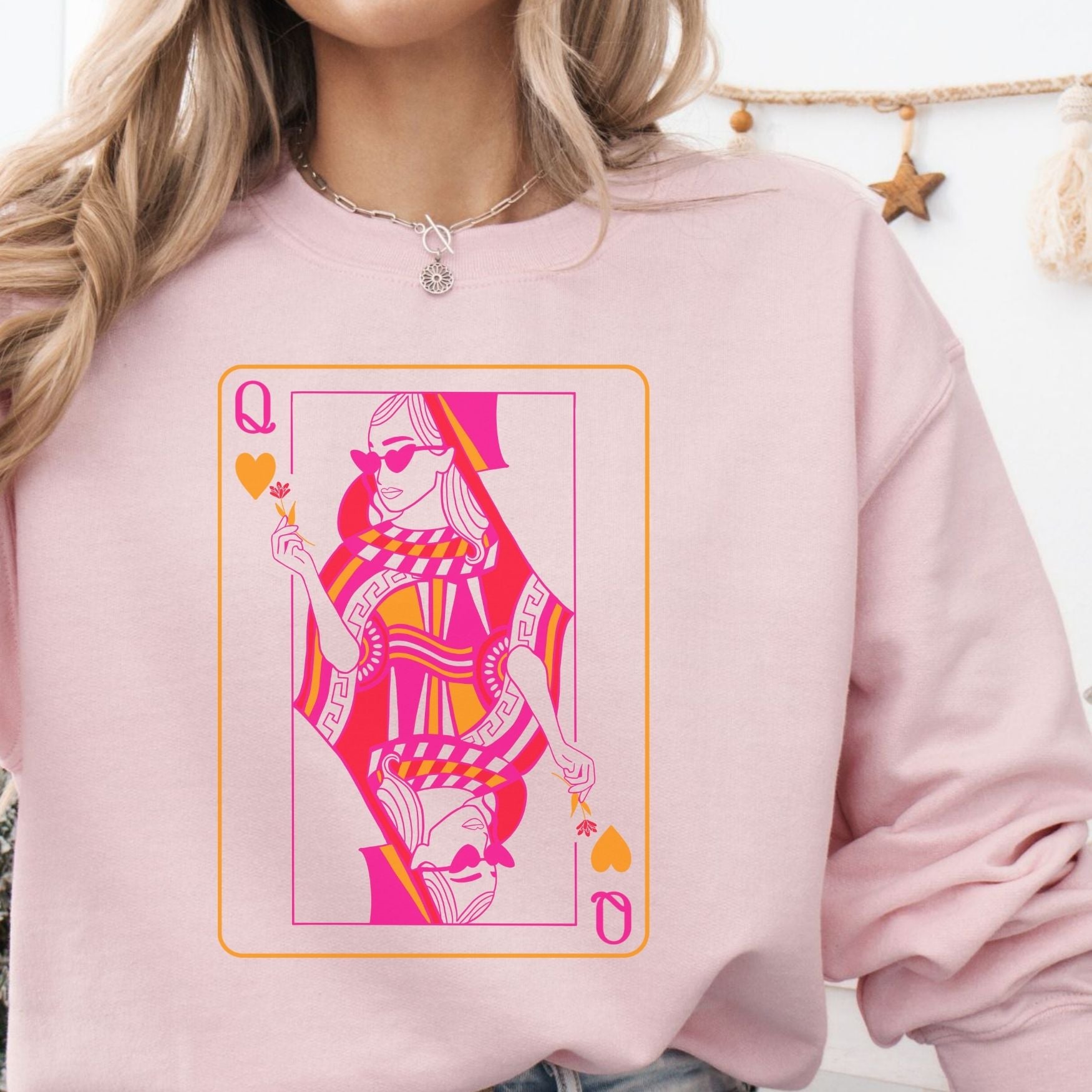 Queen of Hearts Crewneck Sweatshirt, Womenswear Valentine's Day Soft Printed Sweatshirt, Cozy Love Day Oversized Top