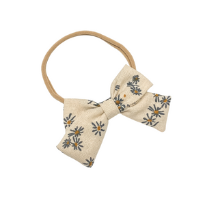 Floral bow in cream