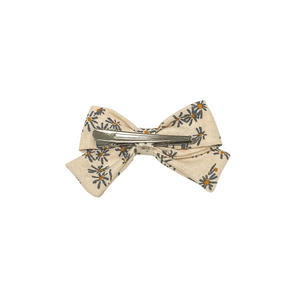 Floral bow in cream