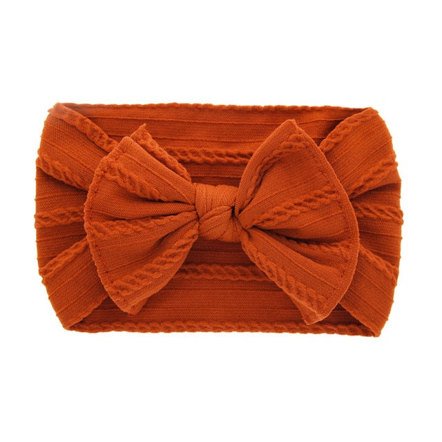 Cable knit bow in rust