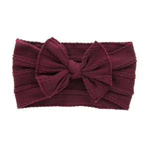 Cable knit bow in burgundy
